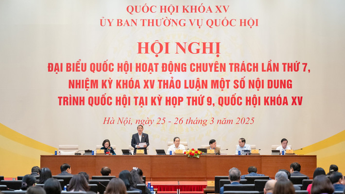 Ngày làm việc thứ hai, Hội nghị đại biểu Quốc hội hoạt động chuyên trách lần thứ 7